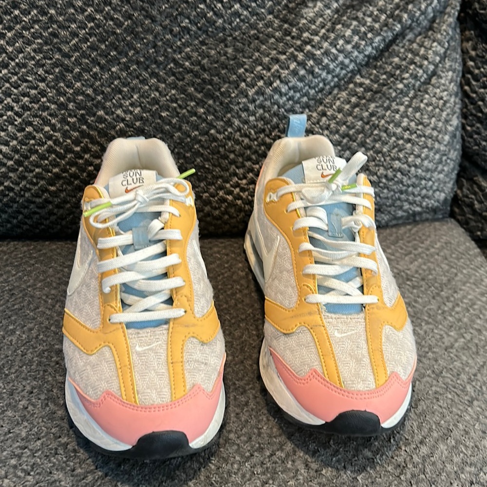 Nike Sun Club Sneakers